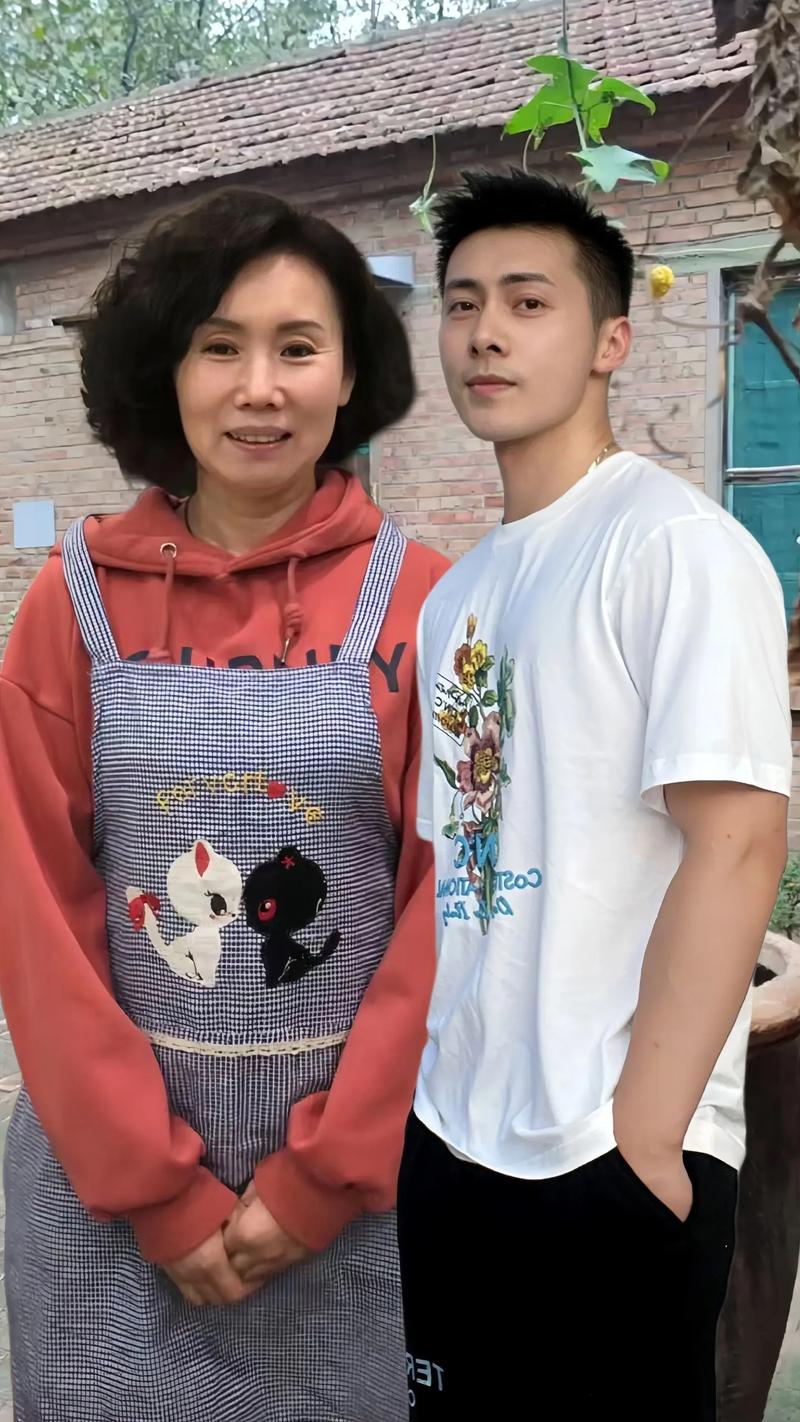 嫂子与小侄子版本大全